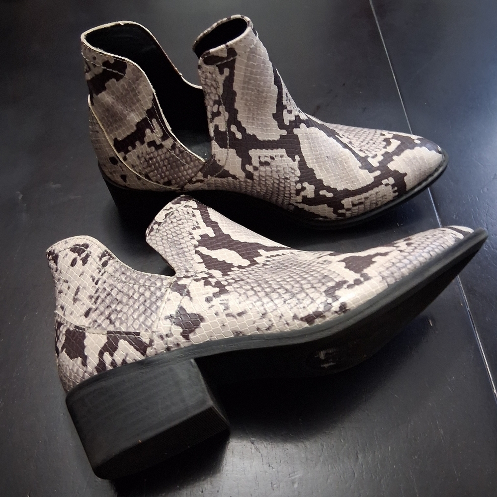 Madden Girl G-Nite Snakeskin Ankle Boots  Size 7